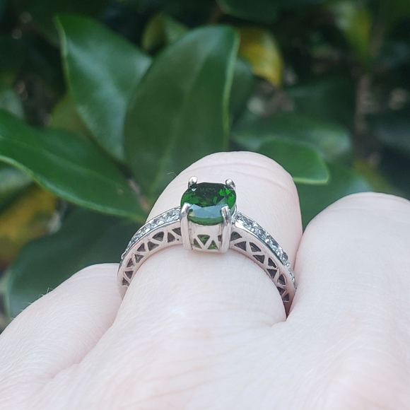 Oval Chrome Diopside Ring - Picture 3 of 10